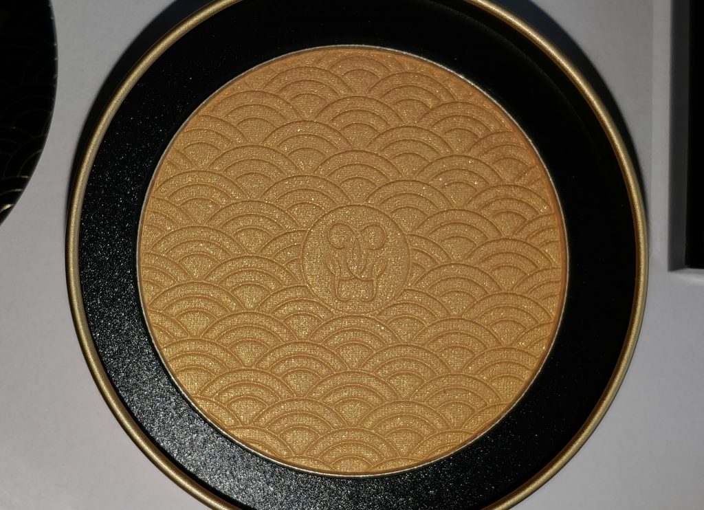 guerlain terracotta gold light bronzing powder,terracotta gold light,guerlain gold light highlighter, guerlain gold bronzer,guerlain gold highlighterguerlain holiday 2017 collection,guerlain 2017 holiday terracotta gold light gold bronzing powder, fenty beauty trophy wife highlighter dupe,guerlain terracotta gold light gold bronzing powder swatches, buy guerlaim makeup, guerlain holiday, guerlain highlighters