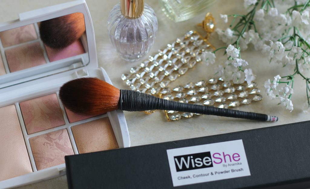 wiseshe cheek, contour & powder brush review, wiseshe cheek, contour and powder brush buy online, wiseshe cheek, contour & powder brush india, best face brush in india, makeup brushes, wiseshe by anamika cheek contour and powder brush