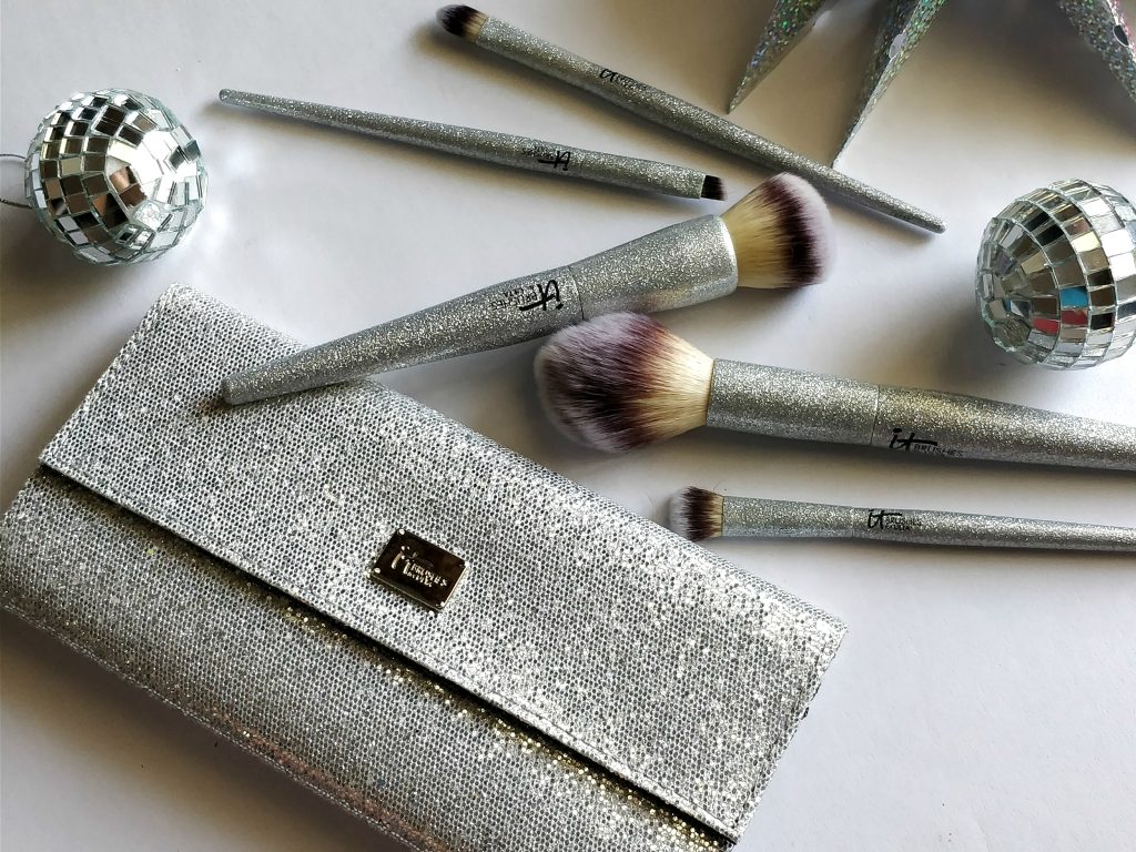 holiday brush sets, holiday sets and gifts, holiday gifts, makeup brushes, travel makeup brushes, beautiful brush set, it cosmetics all that glitters brush set, it cosmetics all that glitters brush set review, it cosmetics for ulta all that glitters brush set, ulta holiday brush sets, ulta holiday gifts and sets, ulta makeup gift sets, ulta holiday gifts, it cosmetics brush set,it cosmetics brush set review,it brushes review,it brushes for ulta all that shimmers,all that shimmers brushes, it cosmetics brilliant powder brush, it cosmetics radiant foundation brush,it cosmetics stunning eyeshadow brush,it cosmetics luminous concealer brush,it cosmetics dazzling liner/brow brush,