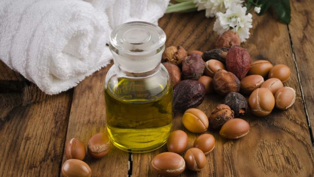 argan oil benefits for skin and hair,  how to use argan oil, everything about argan oil for skin, argan oil for face, argan oil for skin lightening, argan oil as a moisturizer, argan oil how to use