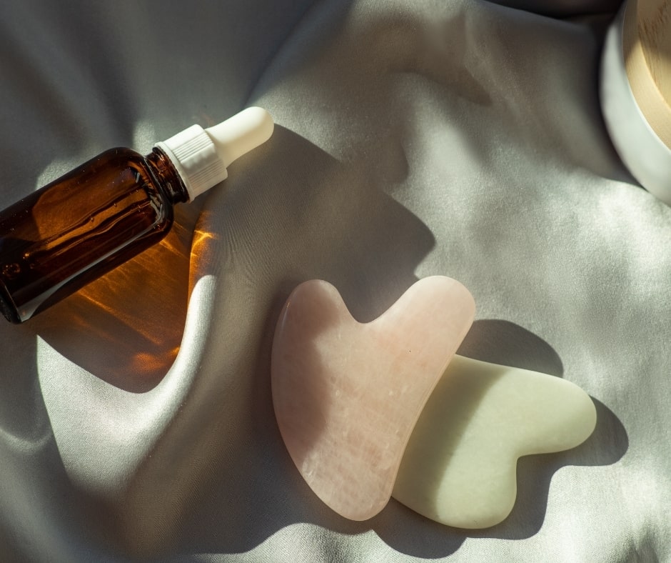how to use gua sha for massage, benefits of gua gua sha, gua sha stonegua sha tools, gua sha facial, gua sha massage, facial gua sha, how to use a gua sha ,gua sha benefits,what is gua sha, how to use gua sha, best gua sha facial tool, everything that you need to know about gua sha, can you use gua sha without oil, benefits of gua sha